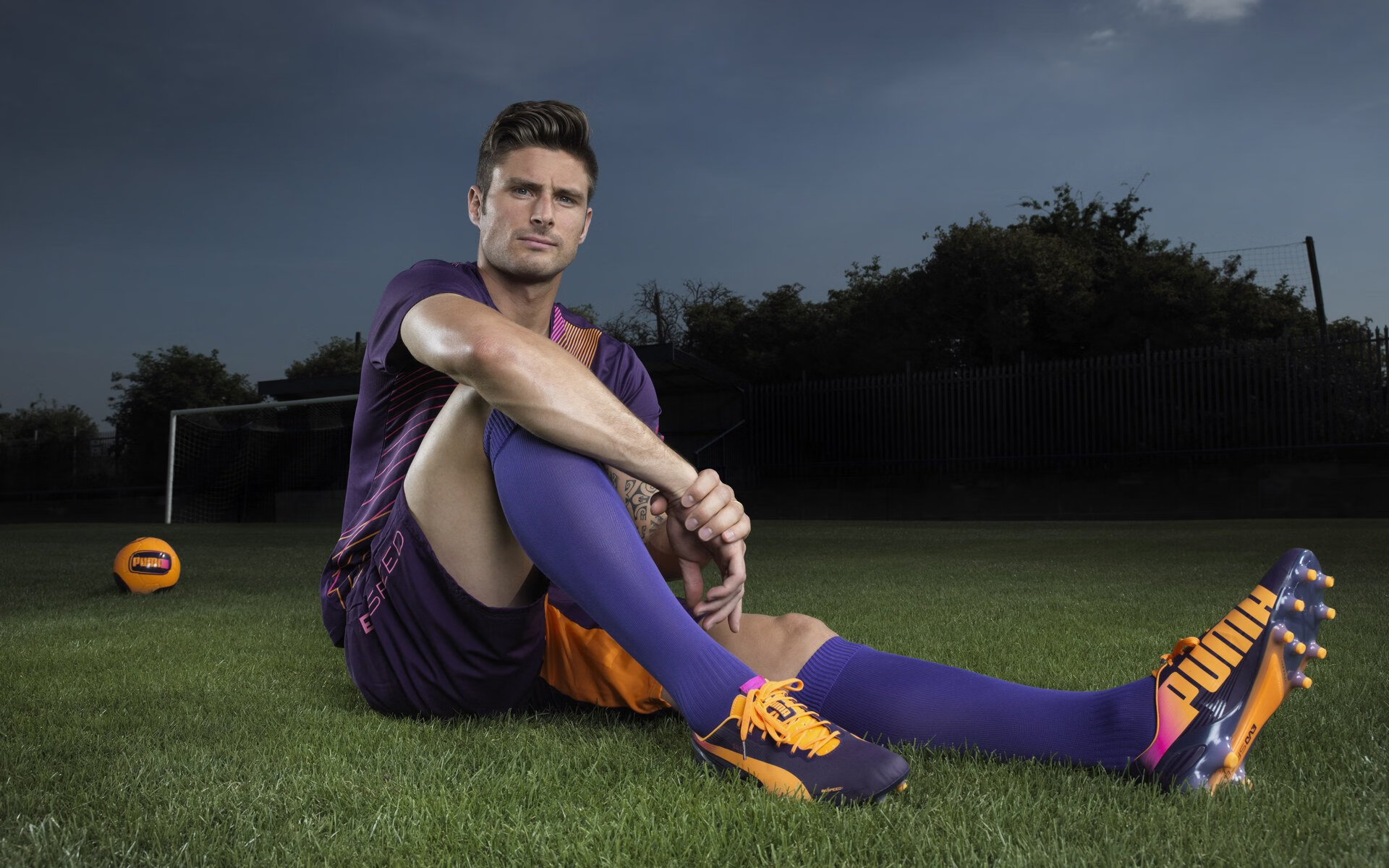 ac米兰足球队-阿利松在对阵阿森纳的比赛中扑出关键点球，阿利松还是阿利森