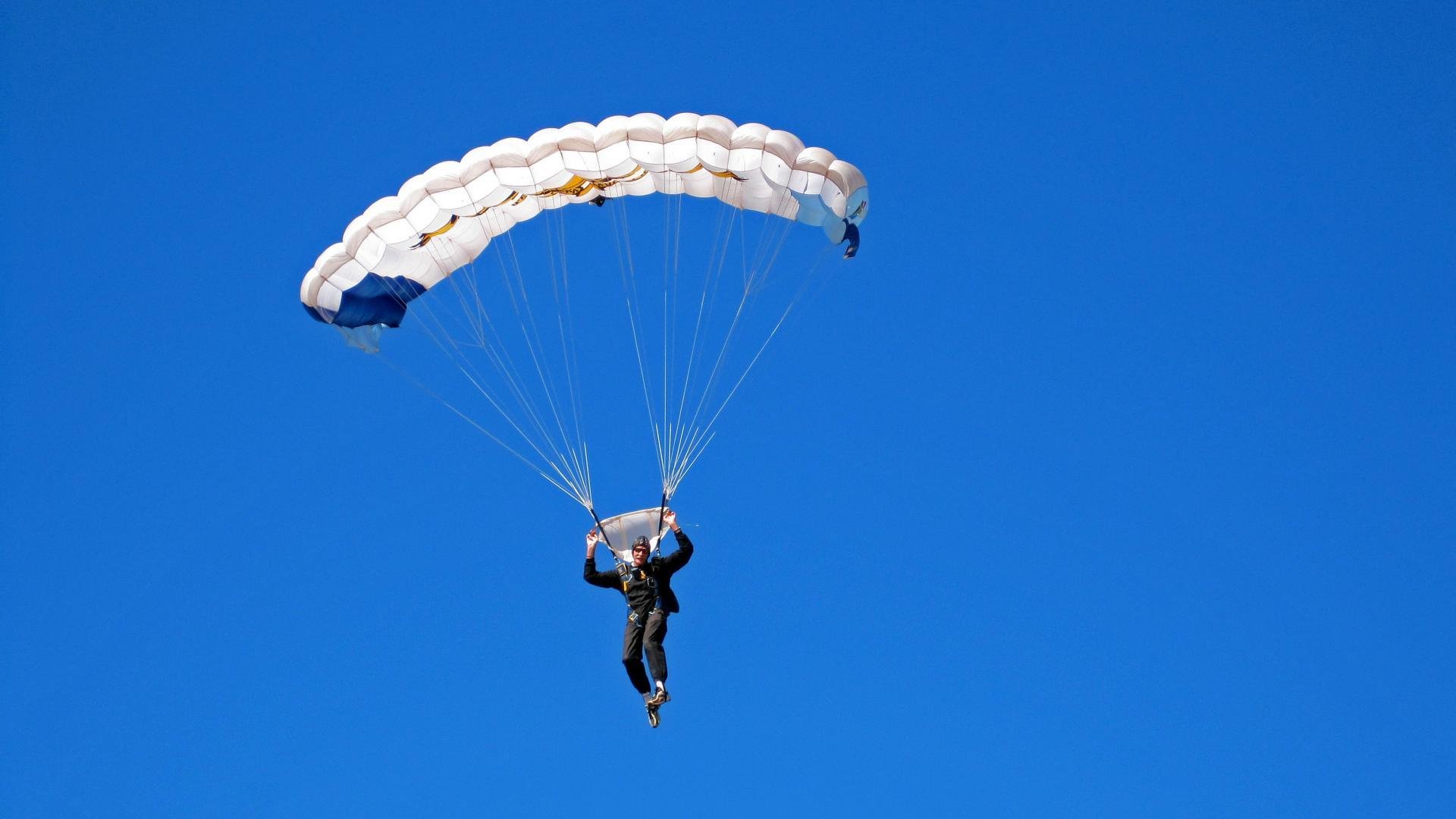 裁判新规持续优化，打造更公平的比赛环境，裁判宣布比赛结果